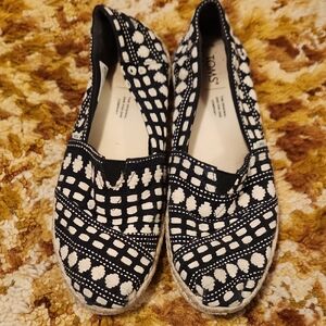 TOMS Women's Black and White Espadrilles